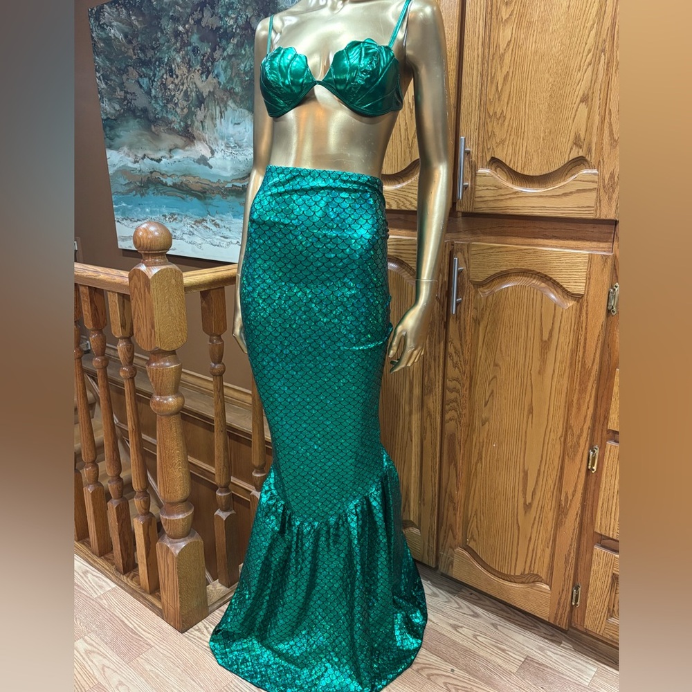 Forplay Shiny Green Skirt Set